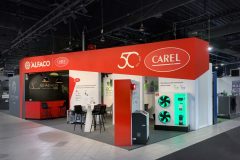 Stoisko targowe Alfaco/Carel widok od strony ciągu komunikacyjnego. Projekt i nadzór Tatjana Kobuszewska  trk system 