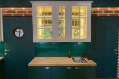 kredens za barem pizzerii Bosko Włosko w stylu glamour , zaprojektowana i nadzorowana przez TRK System, eleganckie wnętrze w stylu włoskim.7075