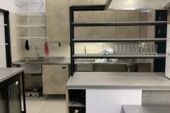 półki, stoły kuchenne pizzerii Bosko Włosko, zaprojektowana i nadzorowana przez TRK System.704970927087096