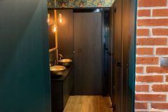 wejście do łazienki pizzerii Bosko Włosko w stylu glamour , zaprojektowana i nadzorowana przez TRK System, eleganckie wnętrze w stylu włoskim.7049