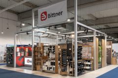 trksystem.com-trksystem.com-stoisko-targowe-bittner-blask-rodowych-sztuccow-PCZ-6290-scaled