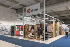 trksystem.com-trksystem.com-stoisko-targowe-bittner-blask-rodowych-sztuccow-PCZ-6291-scaled