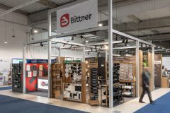 trksystem.com-trksystem.com-stoisko-targowe-bittner-blask-rodowych-sztuccow-PCZ-6293-scaled