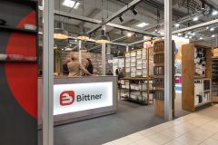 trksystem.com-trksystem.com-stoisko-targowe-bittner-blask-rodowych-sztuccow-PCZ-6323-scaled