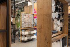 trksystem.com-trksystem.com-stoisko-targowe-bittner-blask-rodowych-sztuccow-PCZ-6333-scaled