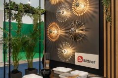 trksystem.com-trksystem.com-stoisko-targowe-bittner-blask-rodowych-sztuccow-PCZ-6351-scaled