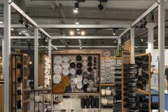 trksystem.com-trksystem.com-stoisko-targowe-bittner-blask-rodowych-sztuccow-PCZ-6364-scaled