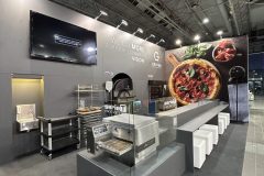 trksystem.com-trksystem.com-grafen-na-targach-smakki-2024-stoisko-targowe-by-tatjana-kobuszewska-trk-system-IMG-2404-scaled