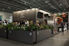 trksystem.com-trksystem.com-grafen-na-targach-smakki-2024-stoisko-targowe-by-tatjana-kobuszewska-trk-system-PCZ-3773-scaled