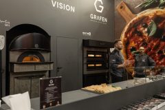 trksystem.com-trksystem.com-grafen-na-targach-smakki-2024-stoisko-targowe-by-tatjana-kobuszewska-trk-system-PCZ-3782-scaled