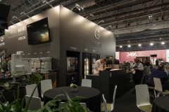 trksystem.com-trksystem.com-grafen-na-targach-smakki-2024-stoisko-targowe-by-tatjana-kobuszewska-trk-system-PCZ-3783-scaled