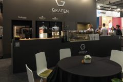 trksystem.com-trksystem.com-grafen-na-targach-smakki-2024-stoisko-targowe-by-tatjana-kobuszewska-trk-system-PCZ-3806-scaled