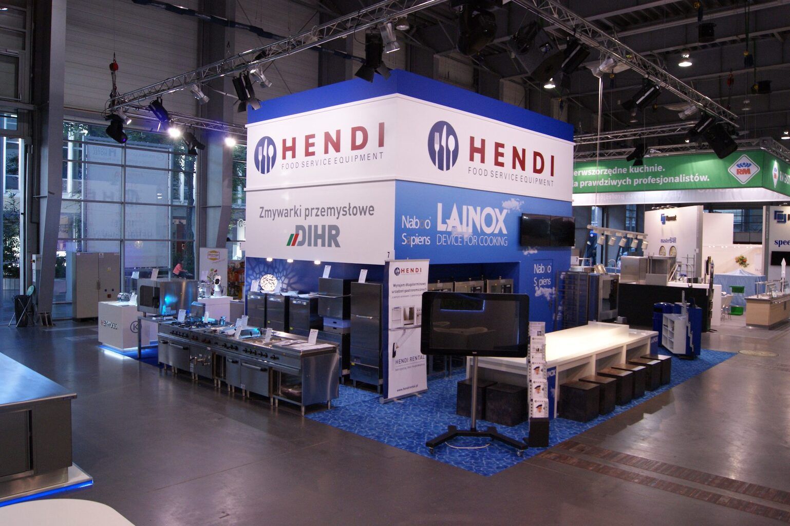 Wyspowe stoisko targowe