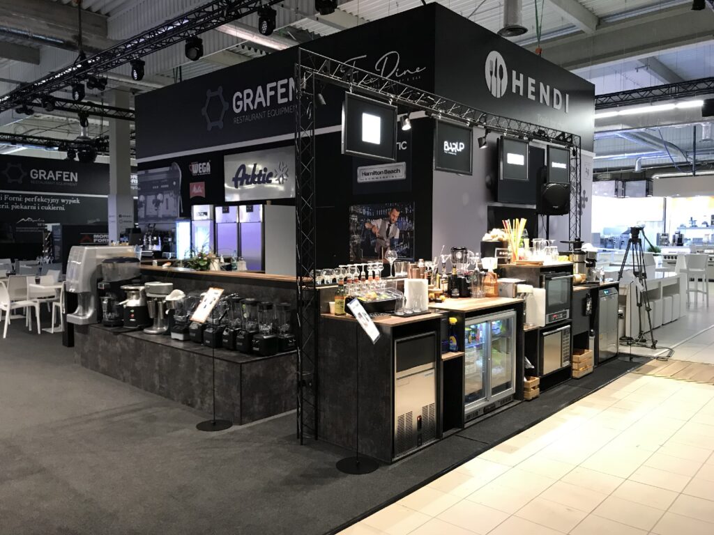 Stoisko wystawowe firm Hendi i Grafen na targach Fine Dine w ramach Eurogastro 2019 prezentuje sprzęt kuchenny, blendery, ekspres do kawy, lodówki